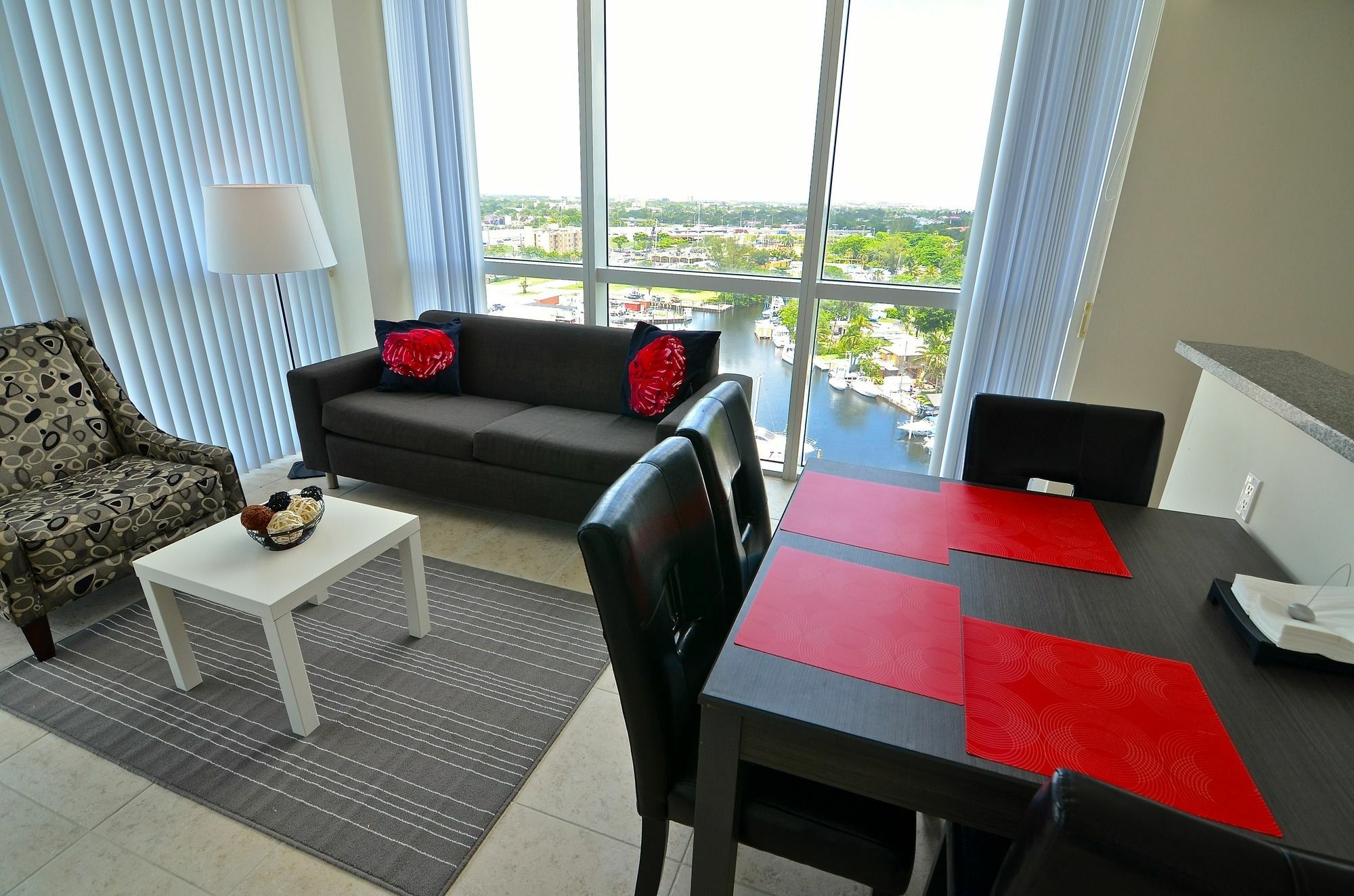 Riviera Luxury Living At River Oaks Marina And Tower Маямі Екстер'єр фото
