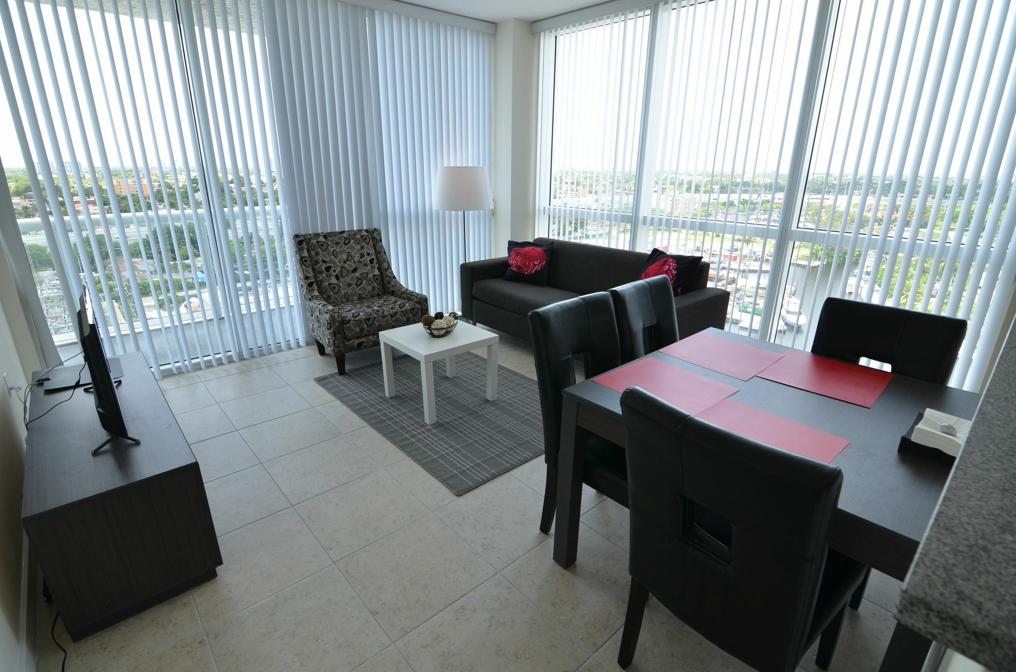 Riviera Luxury Living At River Oaks Marina And Tower Маямі Екстер'єр фото